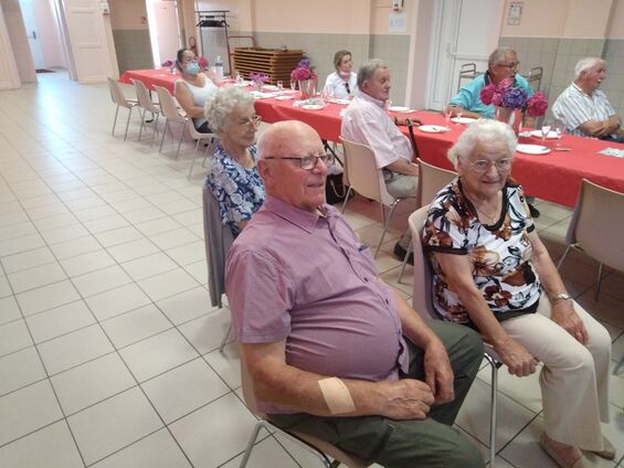 Présentation du nouveau site Internet aux aînés de la commune (Mr Dumont  et Mme Leriche)