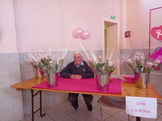 Octobre rose à Flesquières 2021 - Paul au stand des roses !